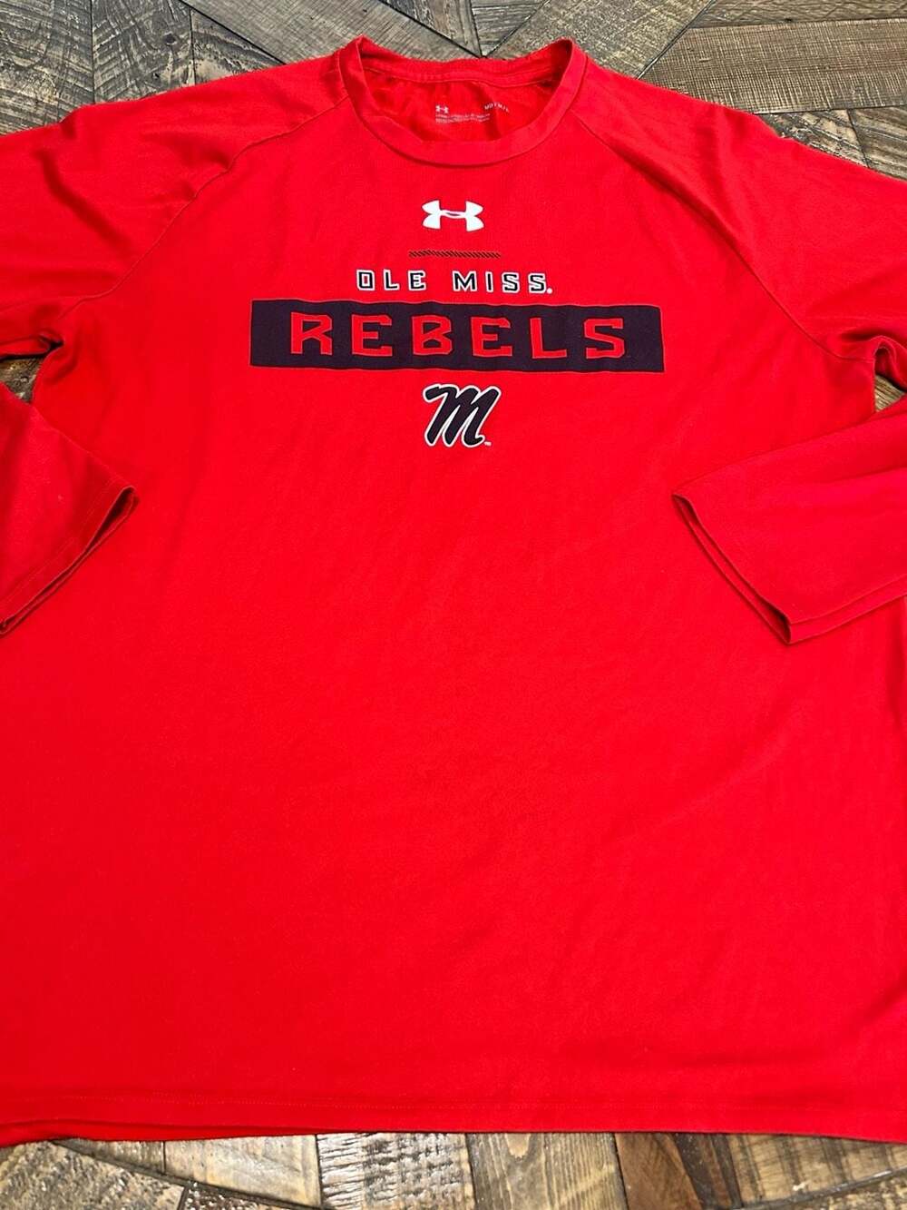 Under Armour Ole Miss Rebels Long Sleeve T-Shirt Medium Red